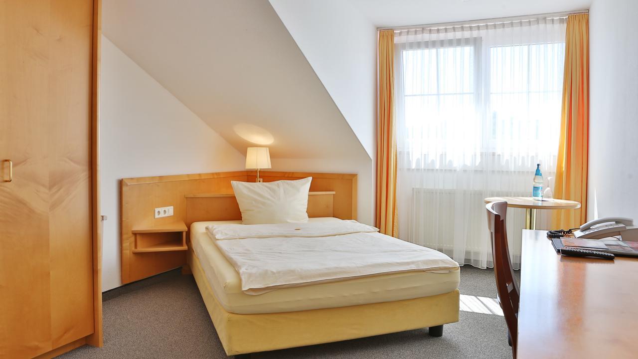 Hotel Alznauer Hof Gomaringen Bagian luar foto